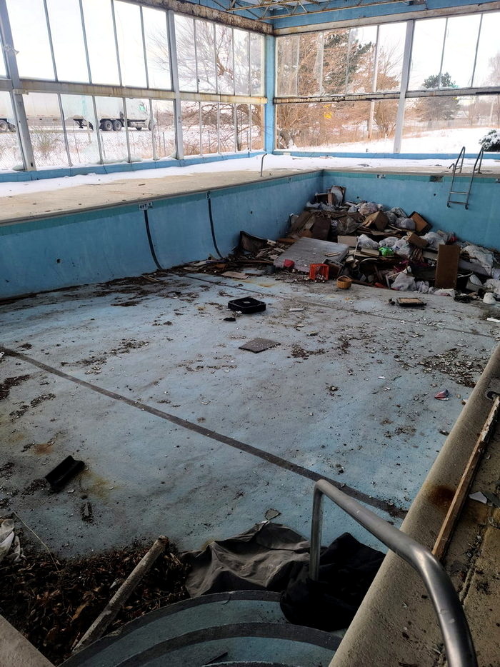 Howard Johnsons (Cosmo Extended Stay Motel) - From Tony J Mcdonald On Facebook (newer photo)